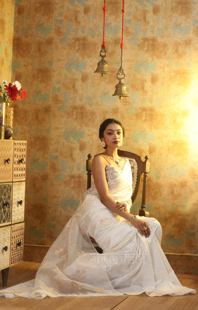 Swarn White Matka Silk Saree With Woven Zari Floral Motif